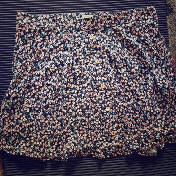 *sold Skirt with buttons - Picture 1 of 2